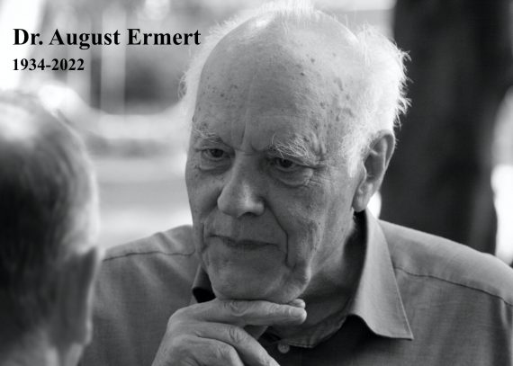 Foto in Schwarz-Weiß eines nachdenklichen Dr. Ermert und die Inschrift seines Namens und 1934-2022